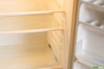 以Clean a Refrigerator Step 1为标题的图片