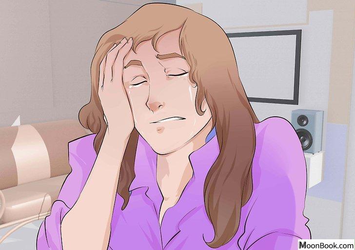 以Comfort a Crying Woman Step 13为标题的图片
