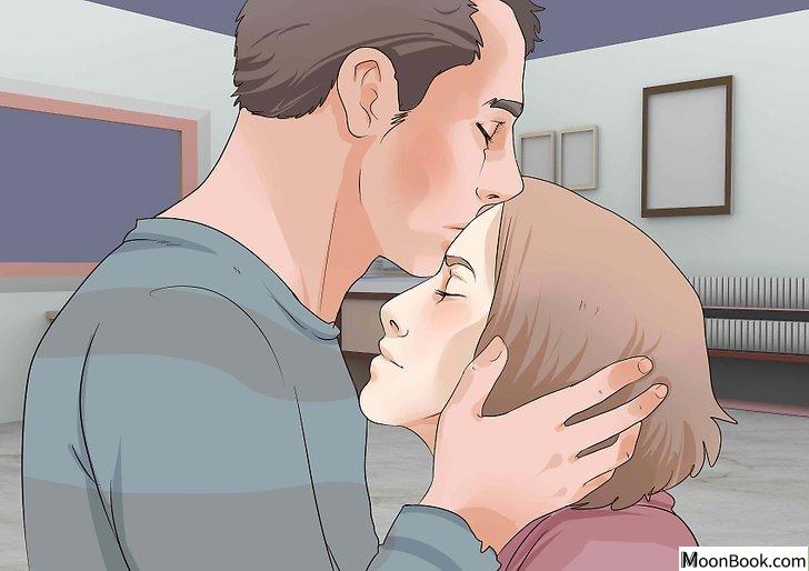 以Comfort a Crying Woman Step 7为标题的图片