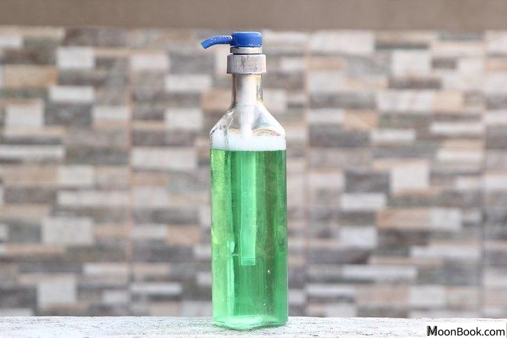 以Make Liquid Soap Step 16为标题的图片