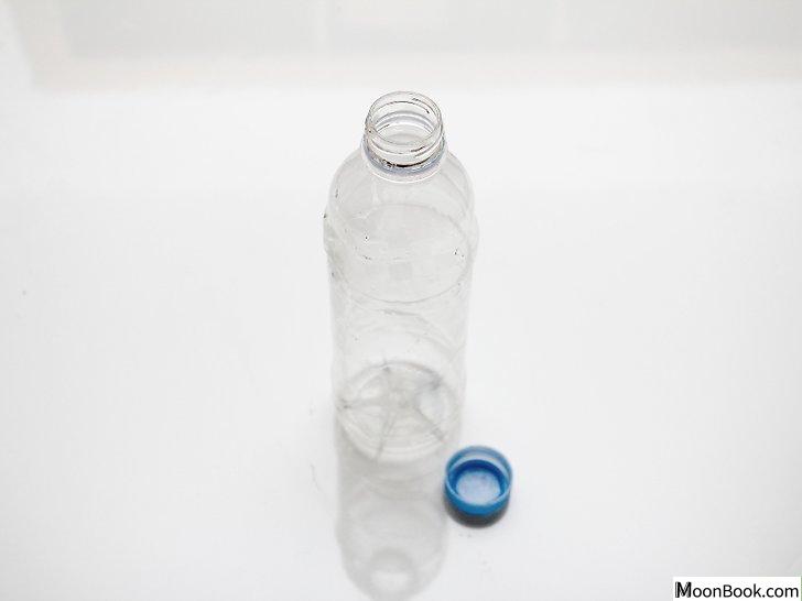 以Make a Fly Trap Step 1为标题的图片