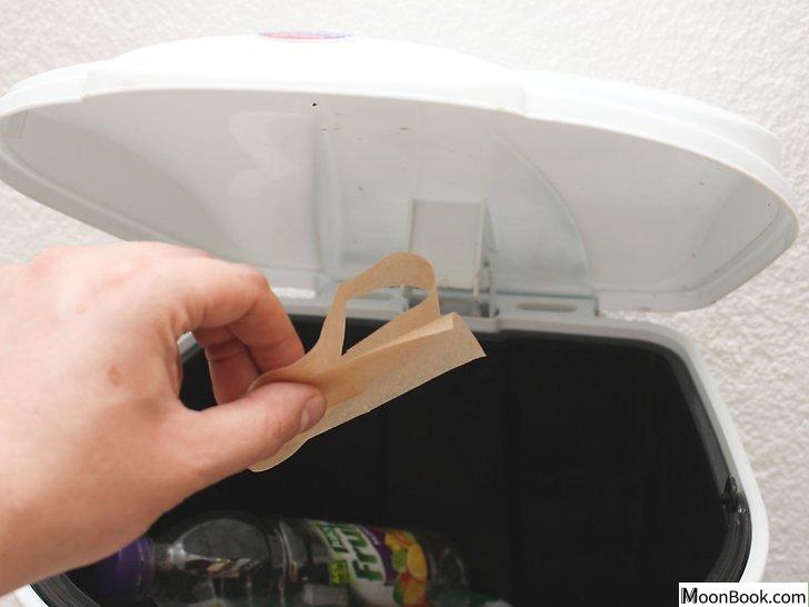 以Make a Fly Trap Step 37为标题的图片