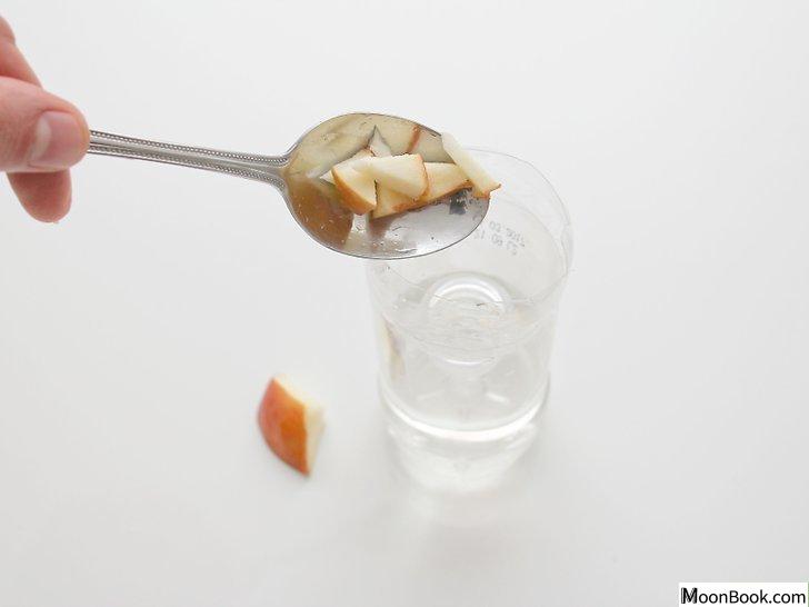 以Make a Fly Trap Step 7为标题的图片