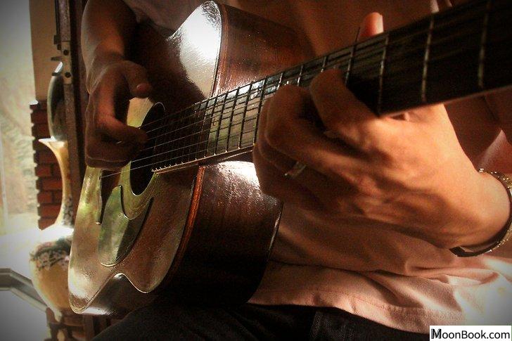 以Practice Guitar Step 8为标题的图片