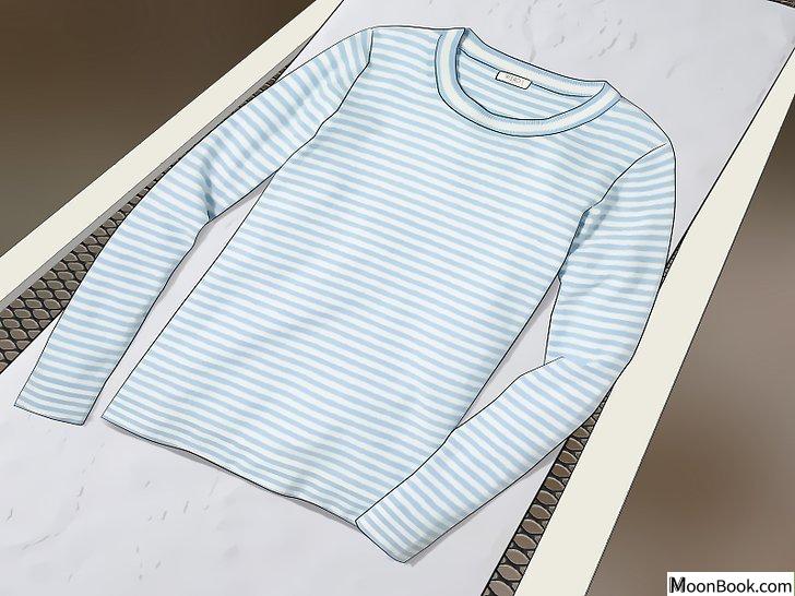 以Prevent Sweaters from Stretching Step 4为标题的图片