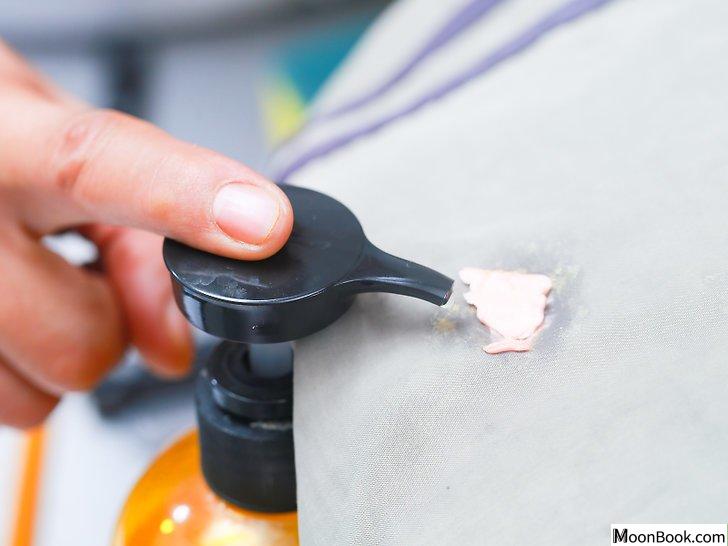 以Remove Gum from Clothes Step 32为标题的图片