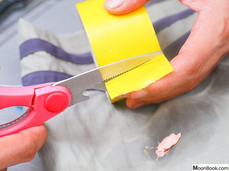 以Remove Gum from Clothes Step 45为标题的图片