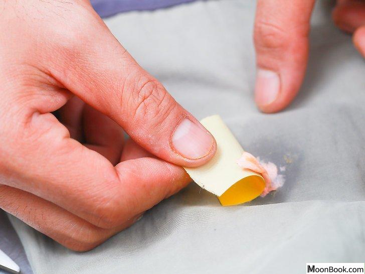 以Remove Gum from Clothes Step 47为标题的图片