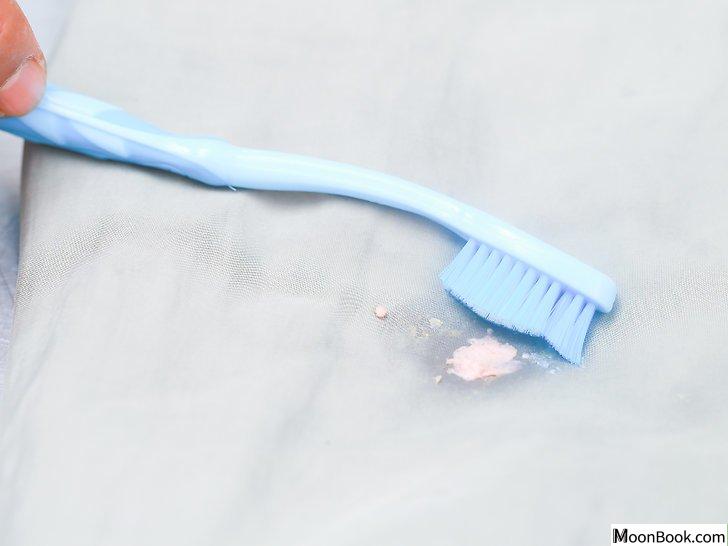 以Remove Gum from Clothes Step 62为标题的图片
