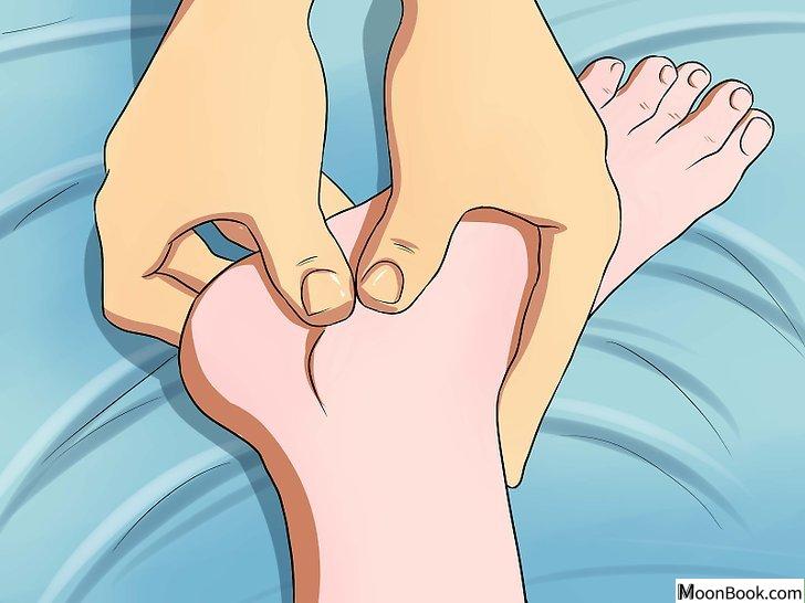 以Soothe a Sore Ankle Step 6为标题的图片