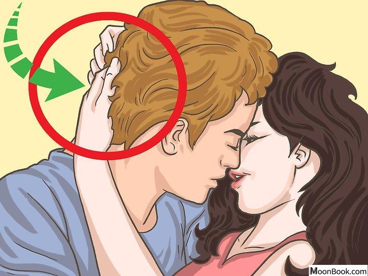 以Use Your Hands During a Kiss Step 4为标题的图片
