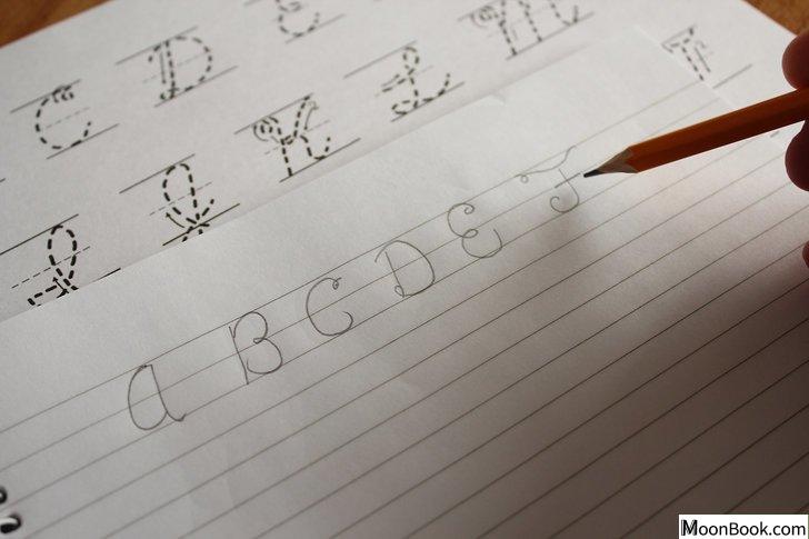 以Write in Cursive Step 6为标题的图片